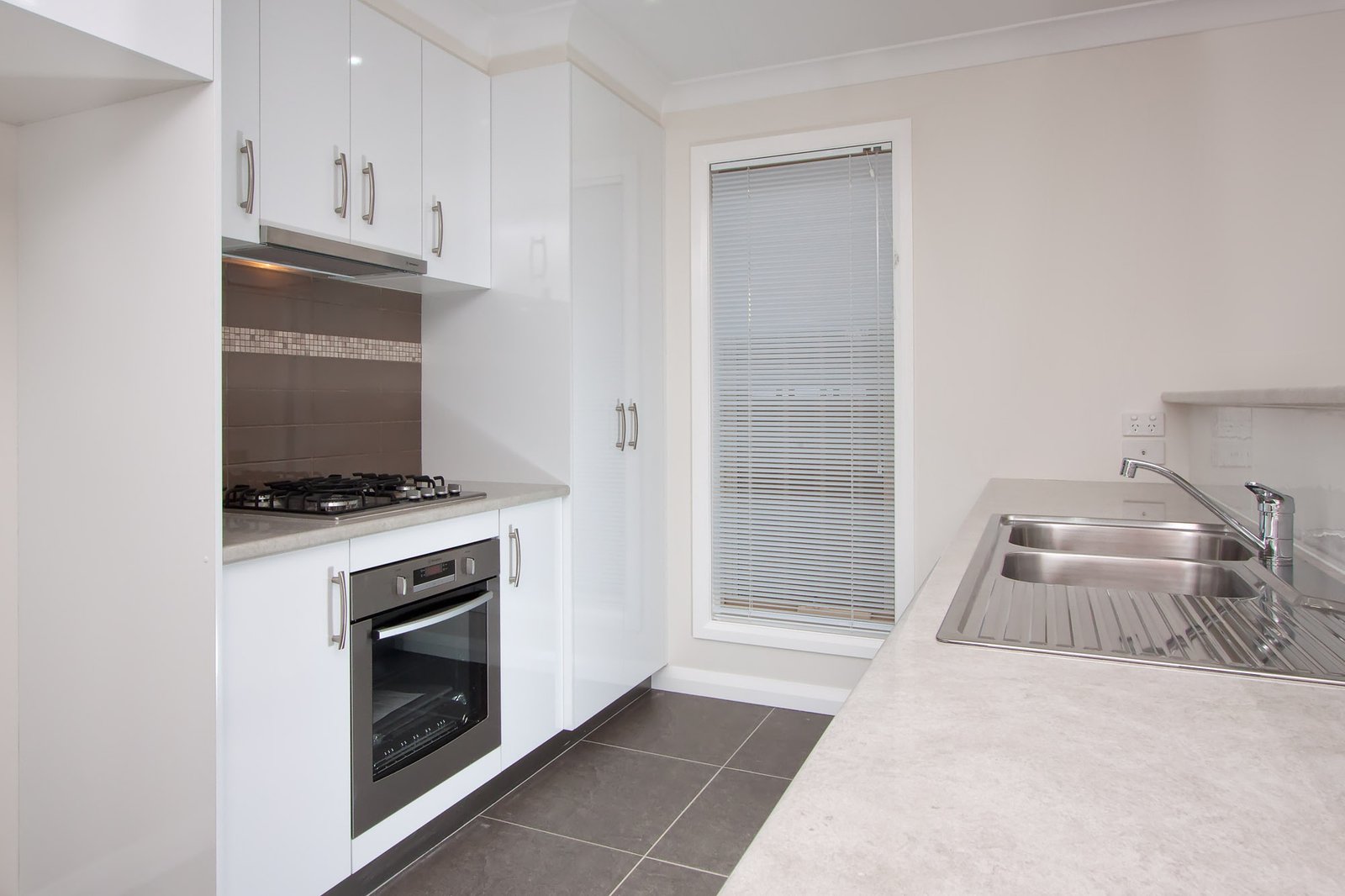 9B John Street KOORINGAL 3
