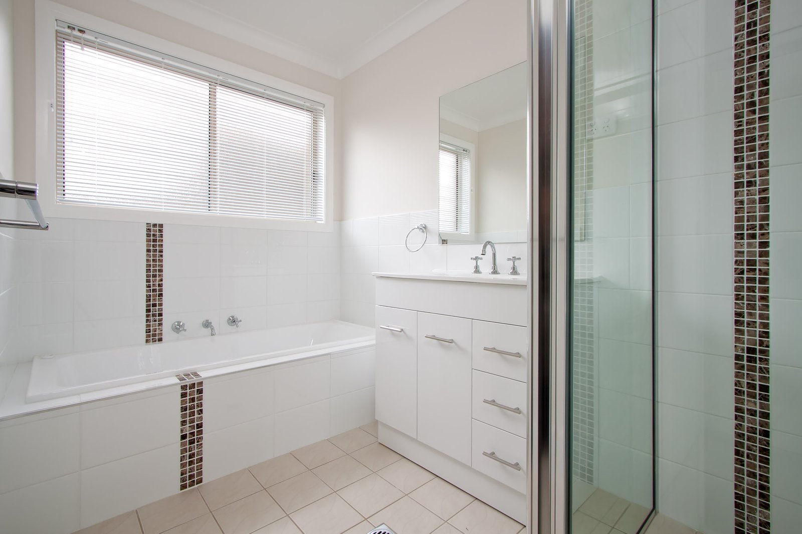 9B John Street KOORINGAL 4