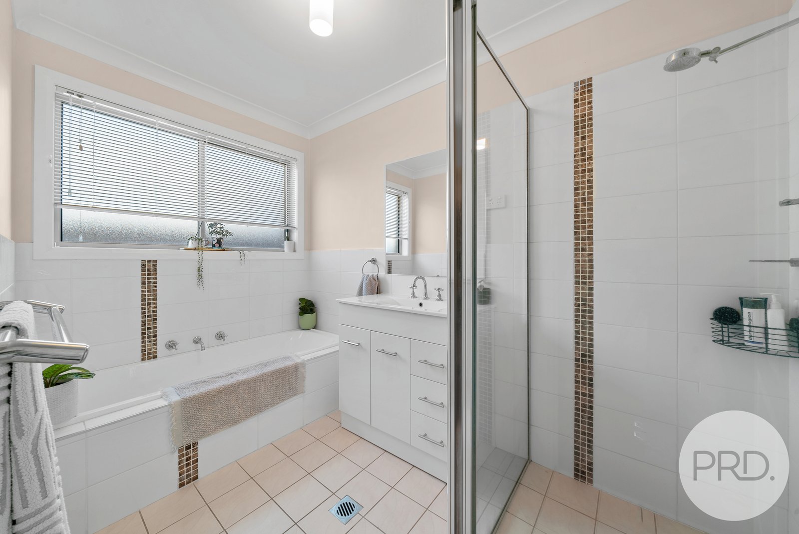 9B John Street KOORINGAL 13