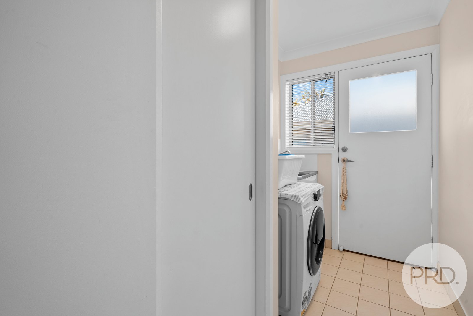 9B John Street KOORINGAL 14