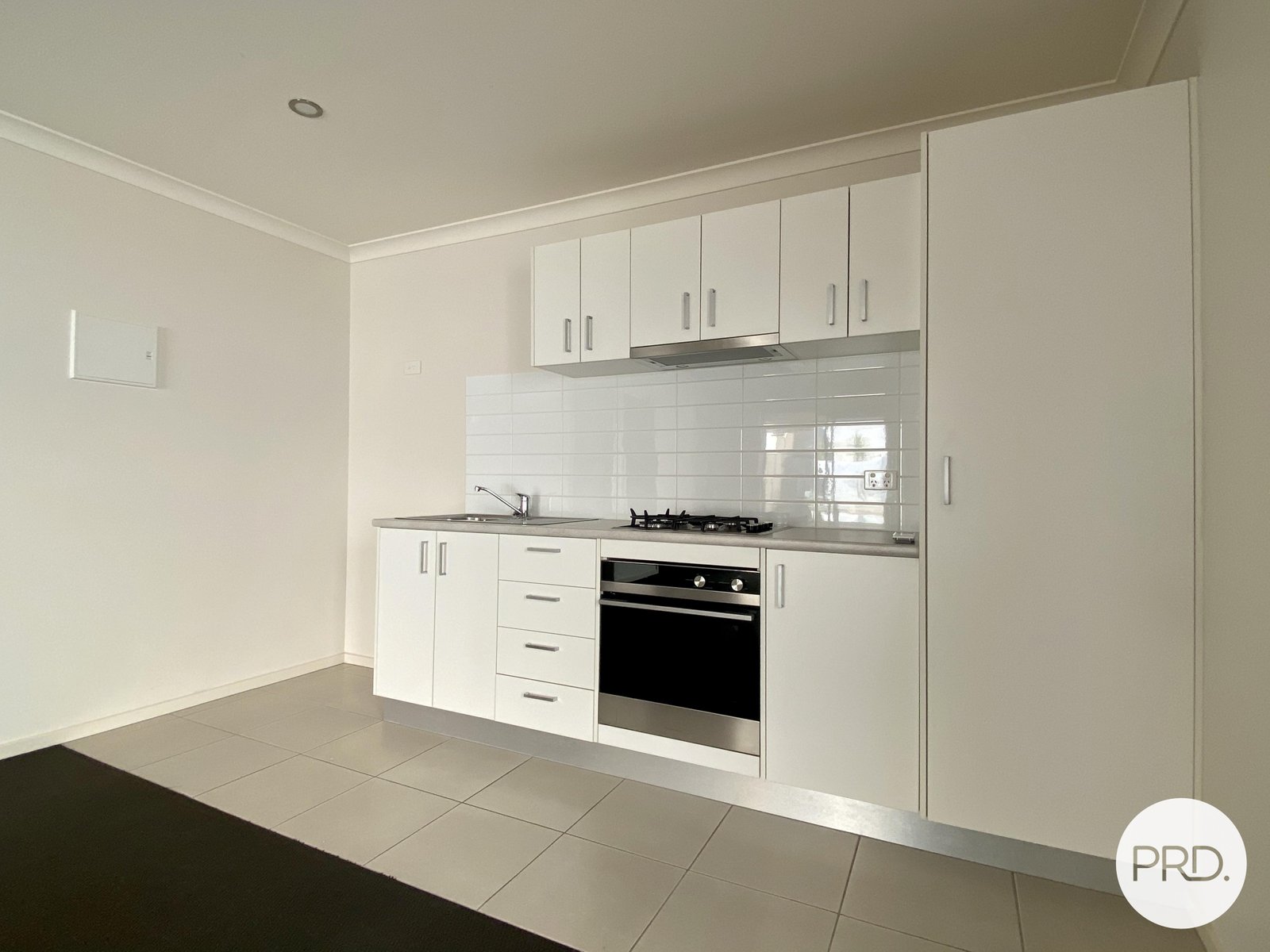9B Royce Crescent LAVINGTON 2