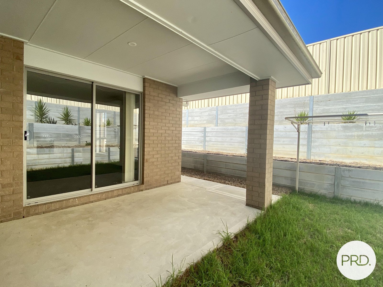 9B Royce Crescent LAVINGTON 9