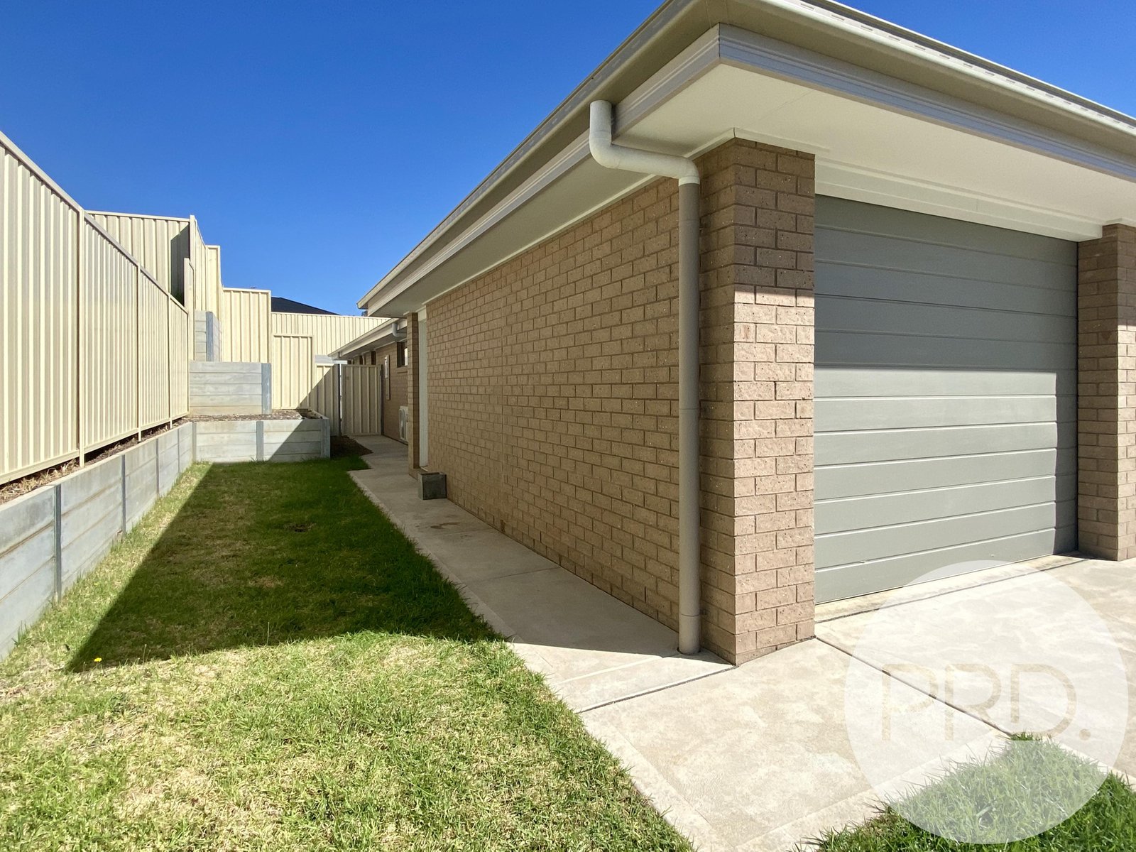 9B Royce Crescent LAVINGTON 1
