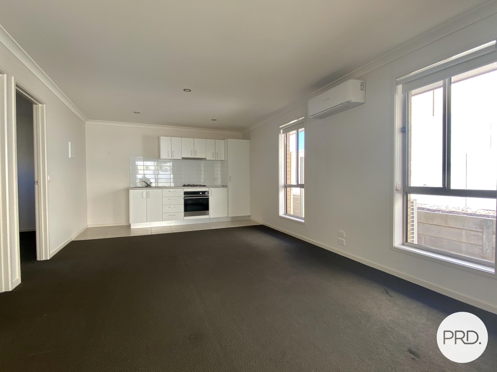 9B Royce Crescent LAVINGTON 3