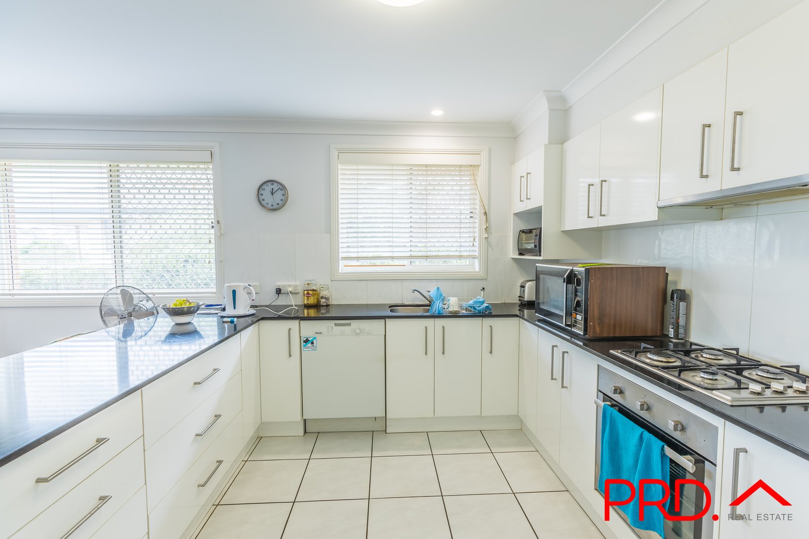9B Warrumbungle Close TAMWORTH 5