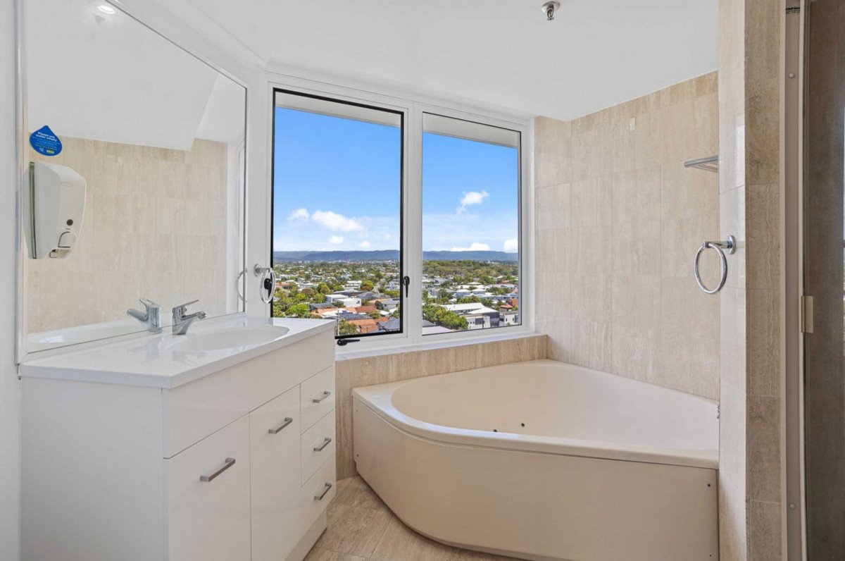 9C/3 Second Avenue Burleigh Heads 11