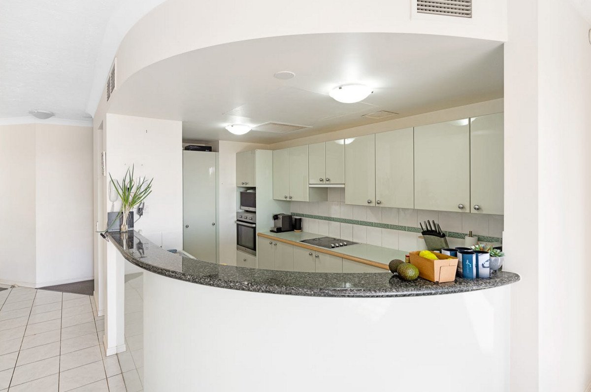 A17/1 Great Hall Drive Miami 8