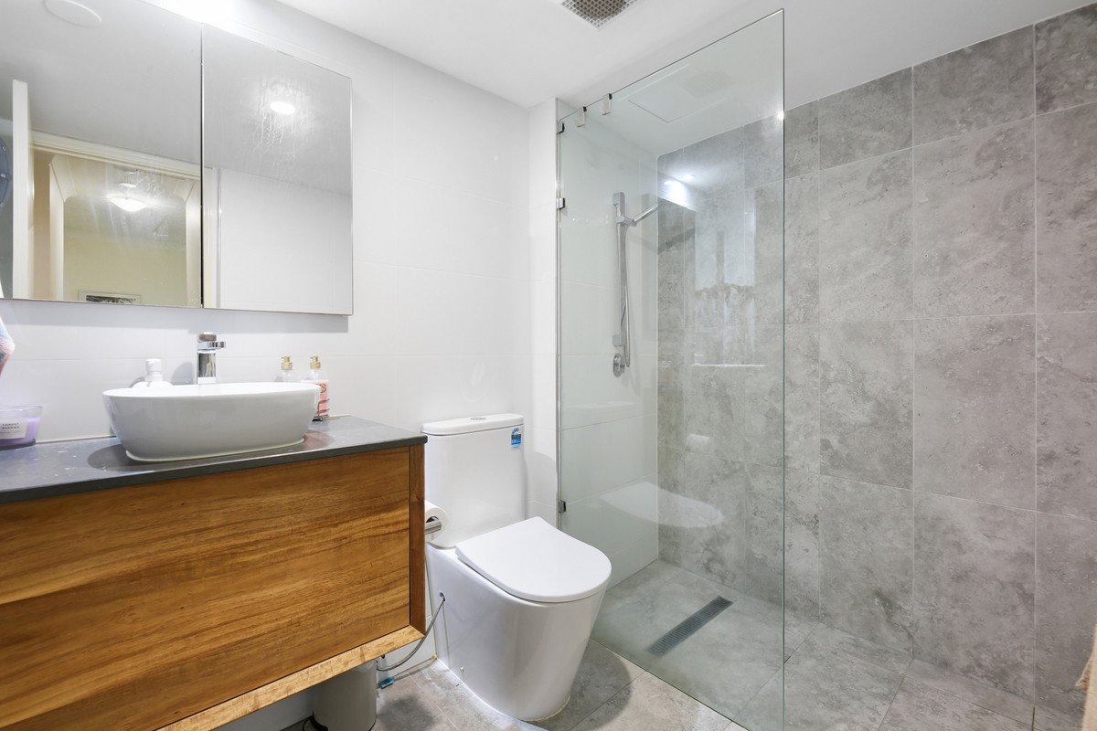 A17/1 Great Hall Drive Miami 13