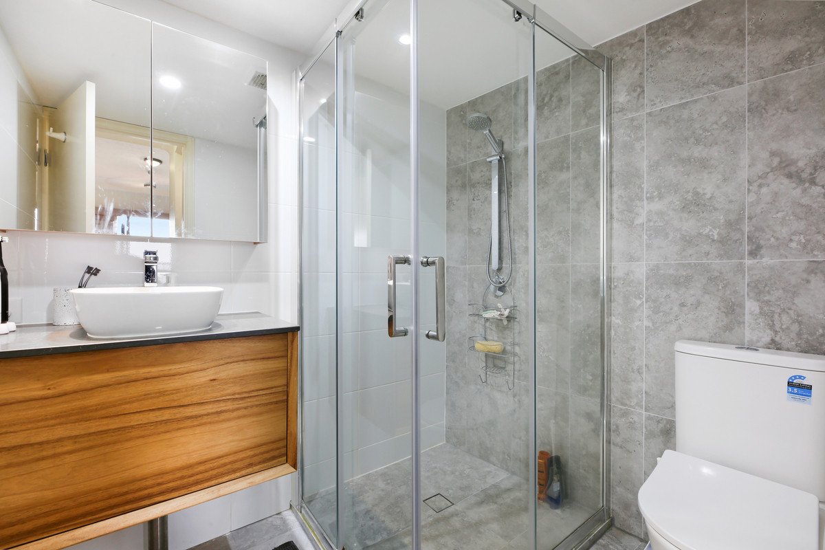 A17/1 Great Hall Drive Miami 14