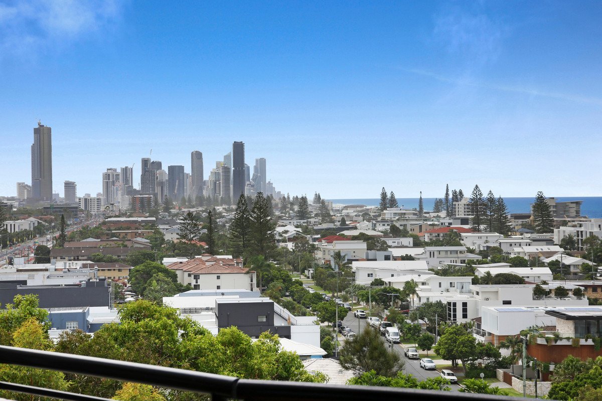 A17/1 Great Hall Drive Miami 15