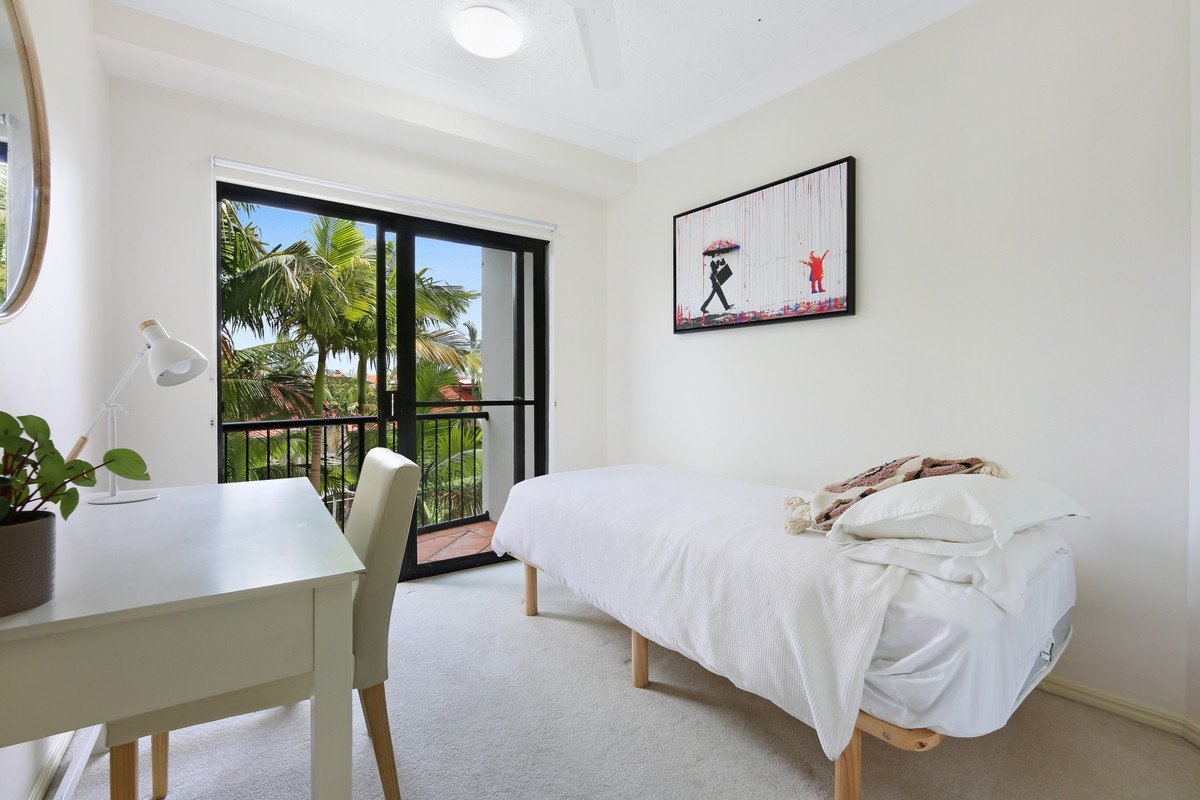 A24/1 Great Hall Drive Miami 19