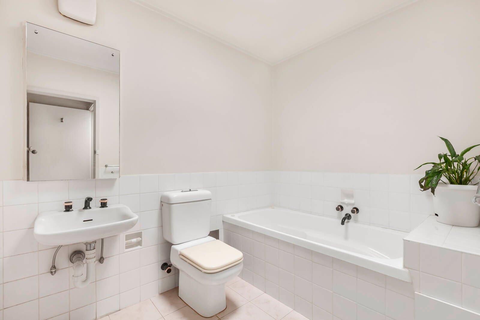 Real Estate and Property in APT 10/33 Albany Road, Toorak, VIC