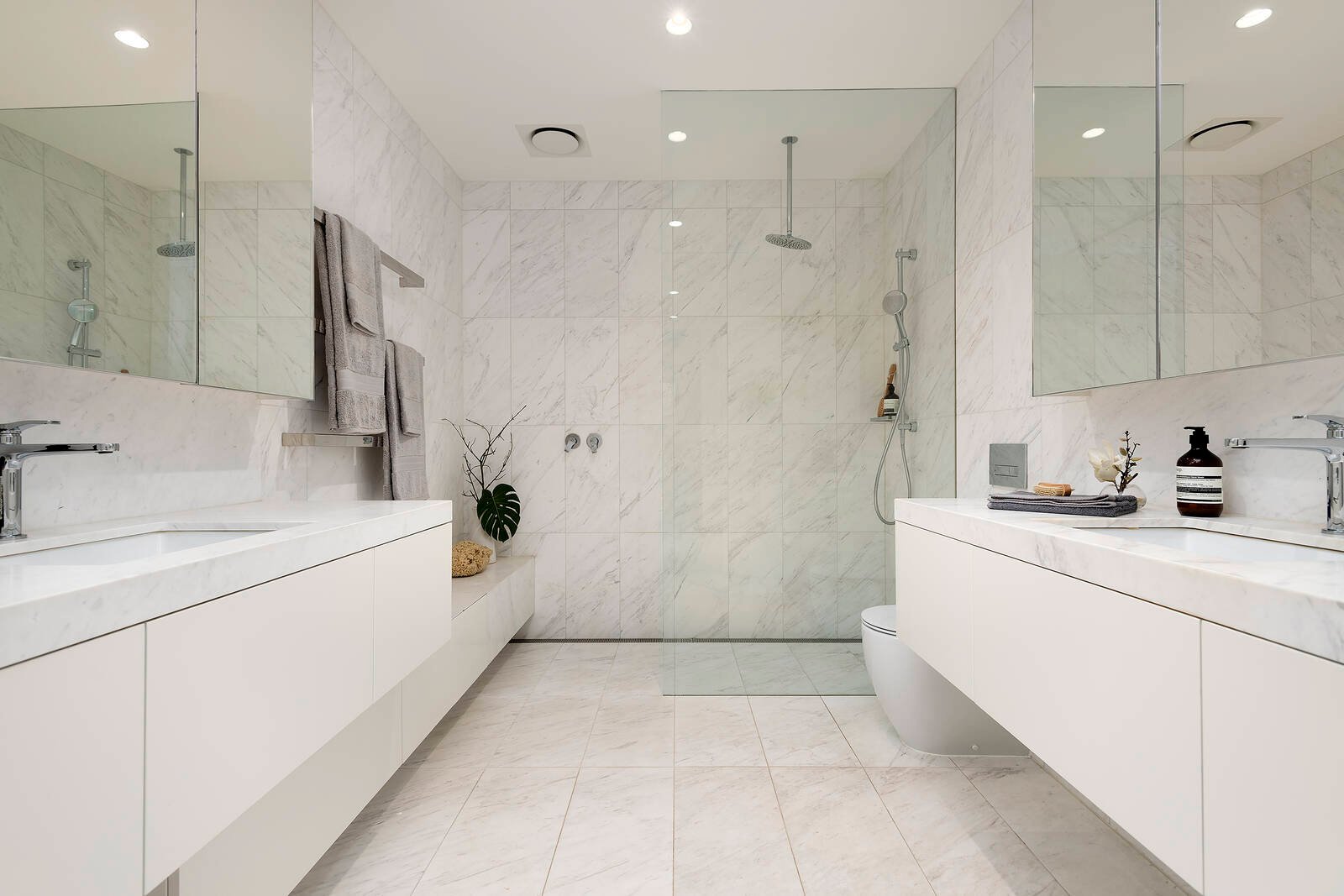 Real Estate and Property in APT 3/1 Irving Road, Toorak, VIC