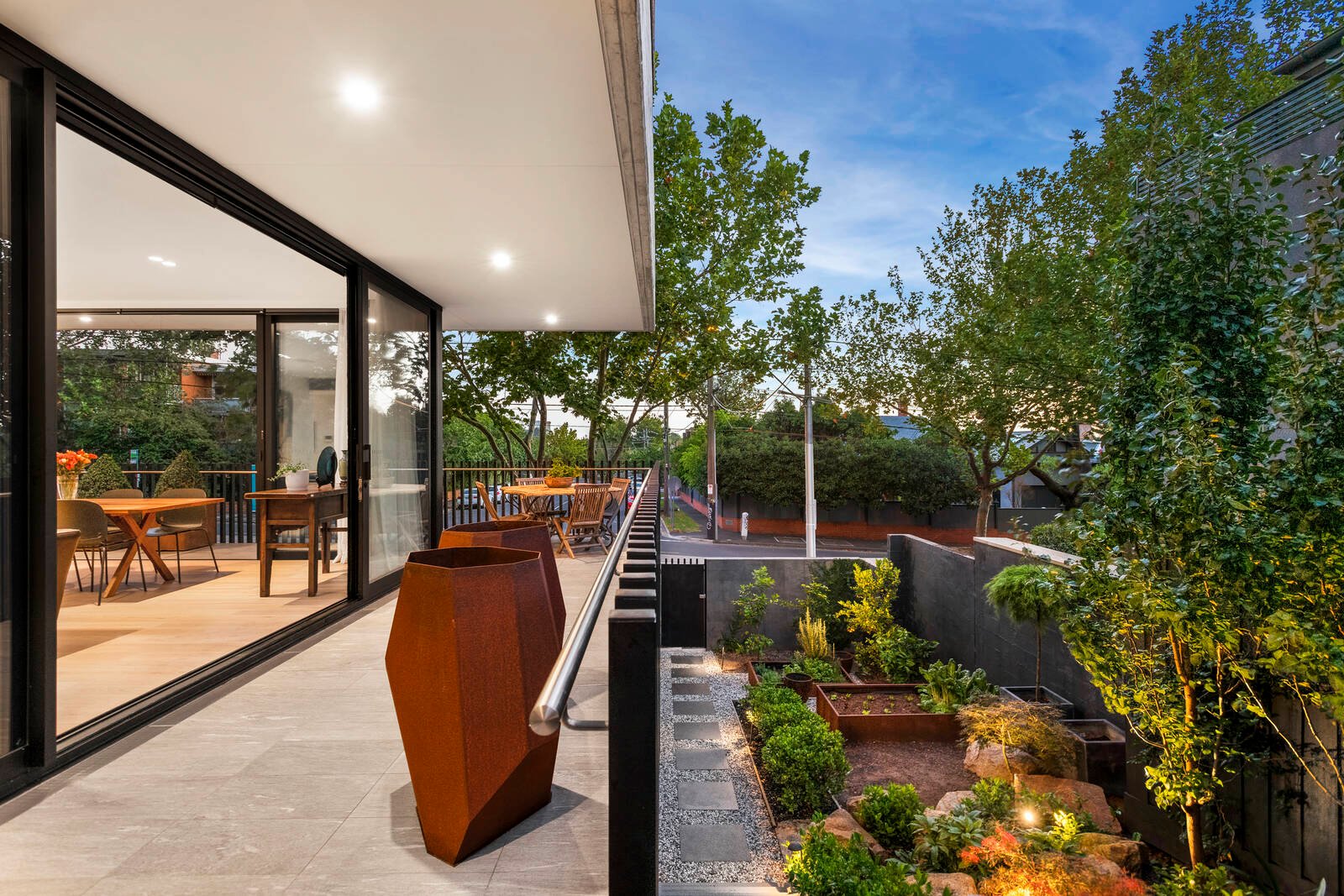 Real Estate and Property in APT 4/1 Irving Road, Toorak, VIC