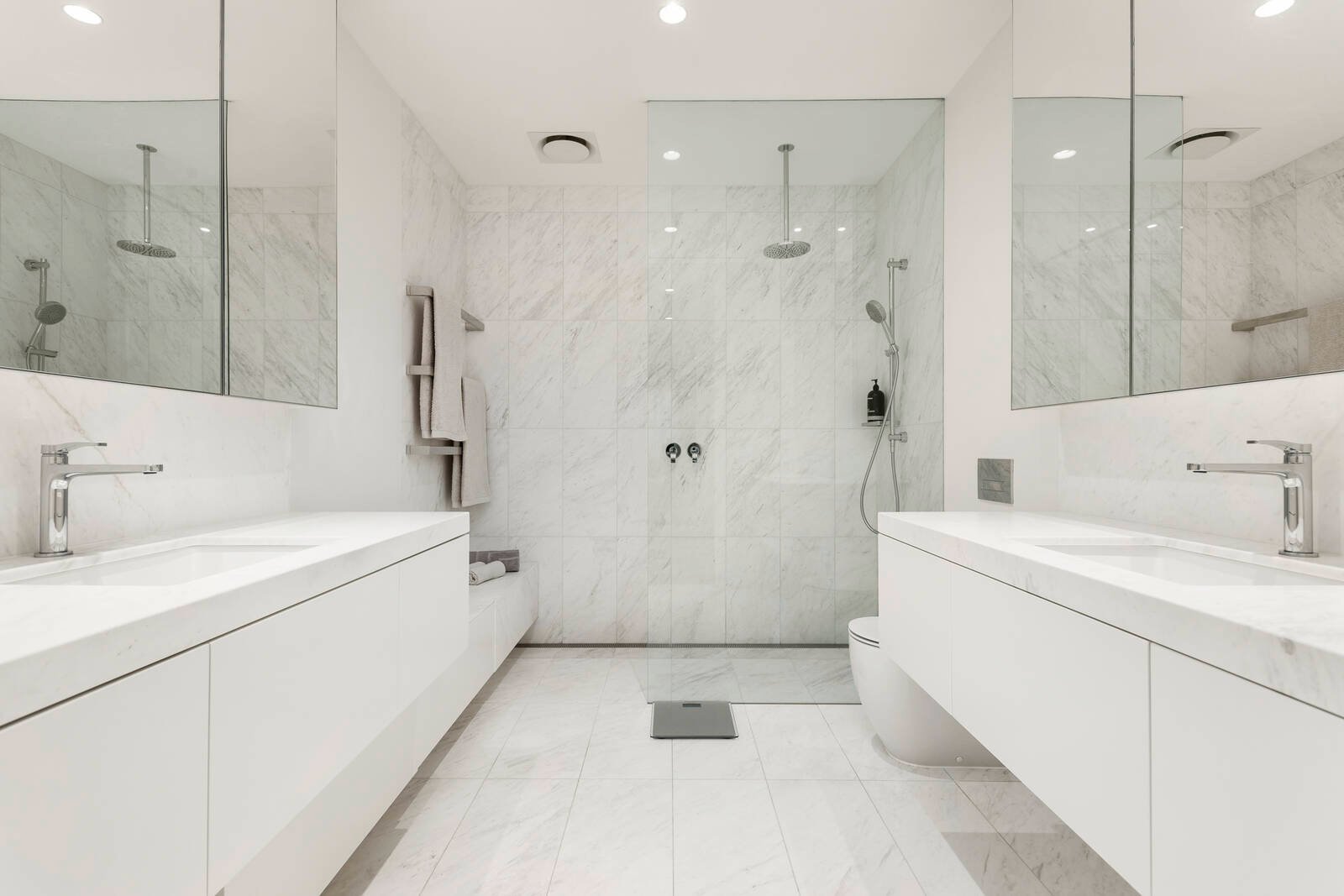 Real Estate and Property in APT 4/1 Irving Road, Toorak, VIC