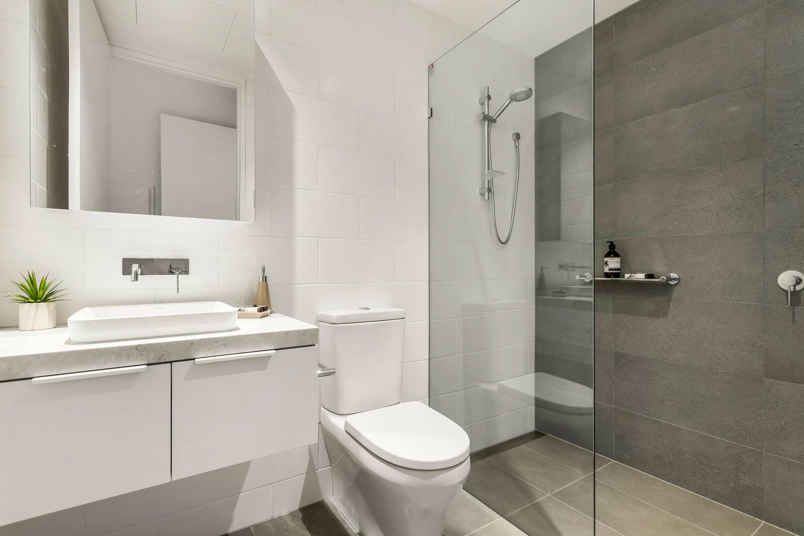 Real Estate and Property in APT 5/43 Wilson Street, South Yarra, VIC