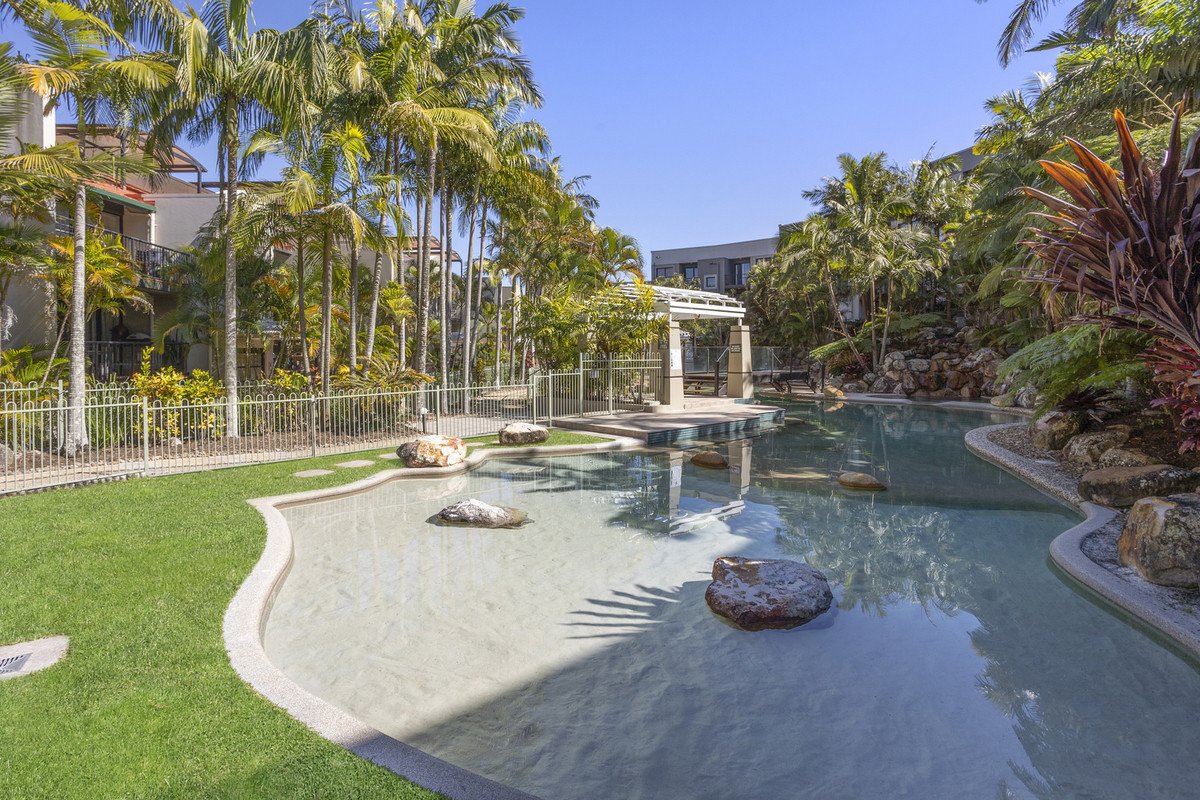 B20/1 Great Hall Drive Miami 9