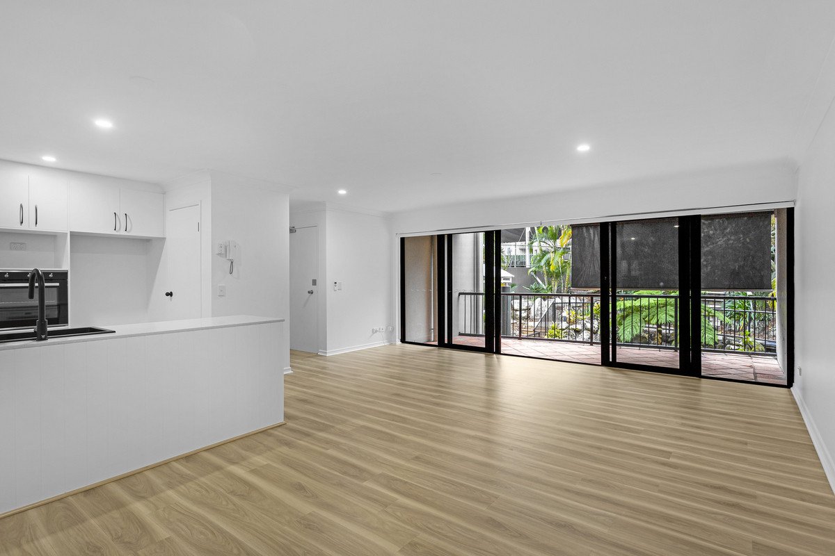 B20/1 Great Hall Drive Miami 3