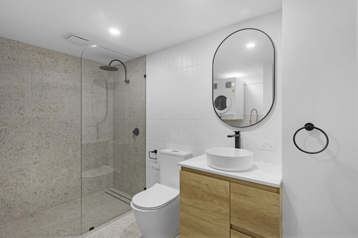 B20/1 Great Hall Drive Miami 7