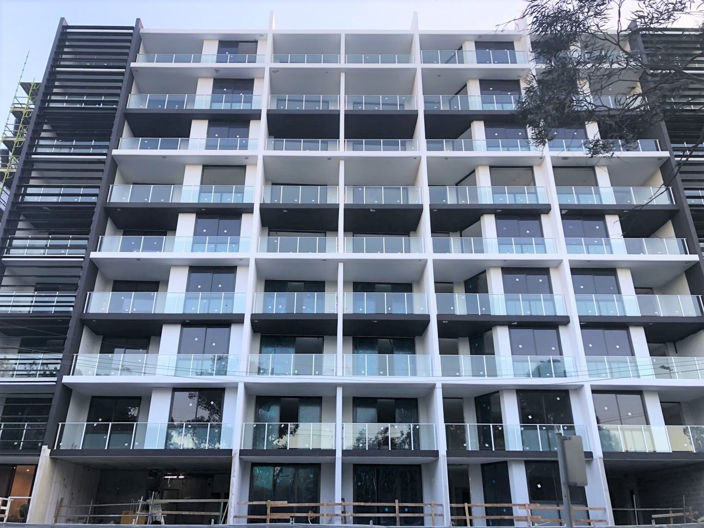 B207/27 Gertrude Street WOLLI CREEK 3