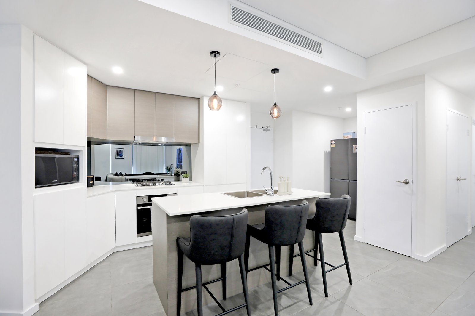 B301/90-98 Glenmore Ridge Drive GLENMORE PARK 4