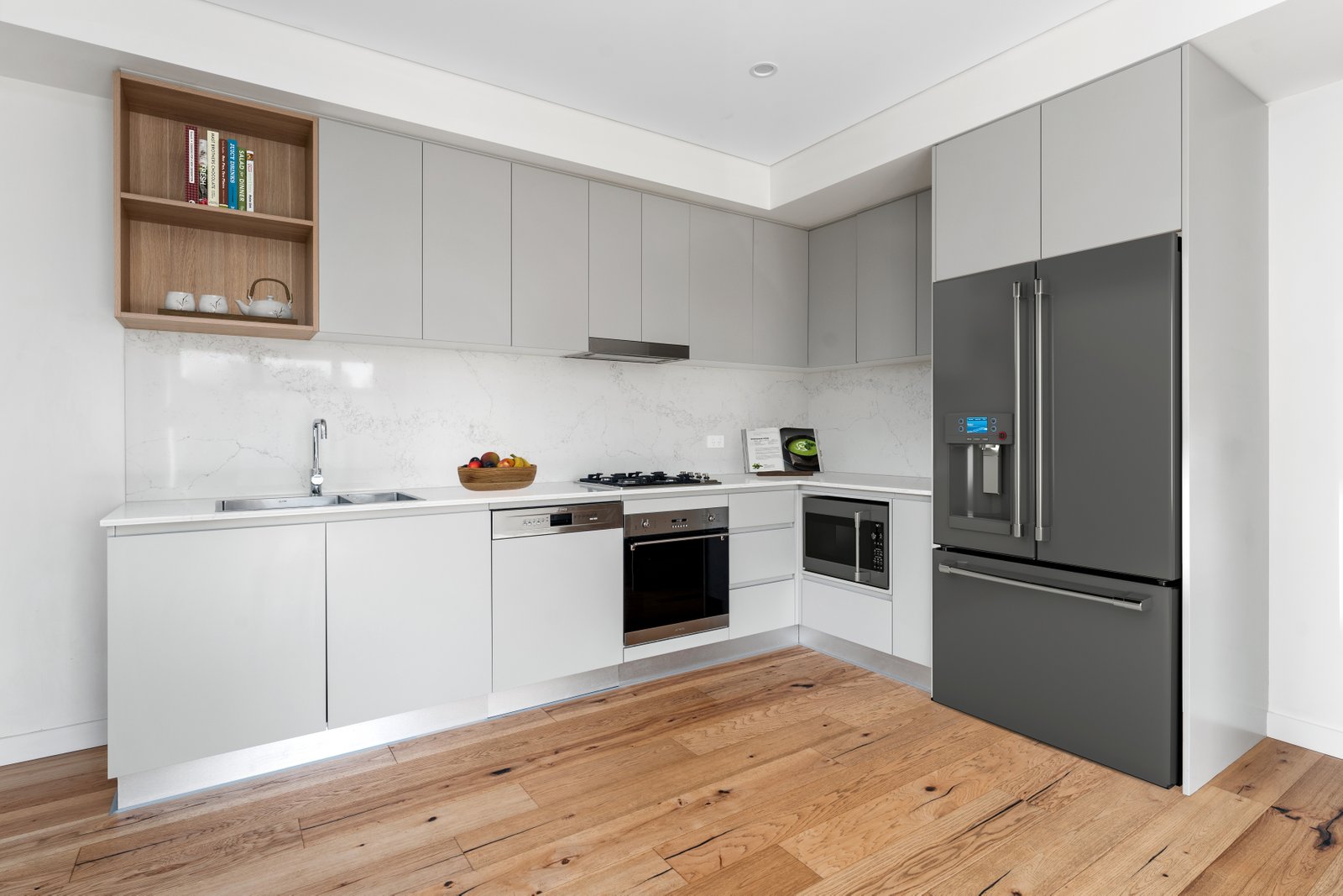 B411/83 Campbell Street WOLLONGONG 2