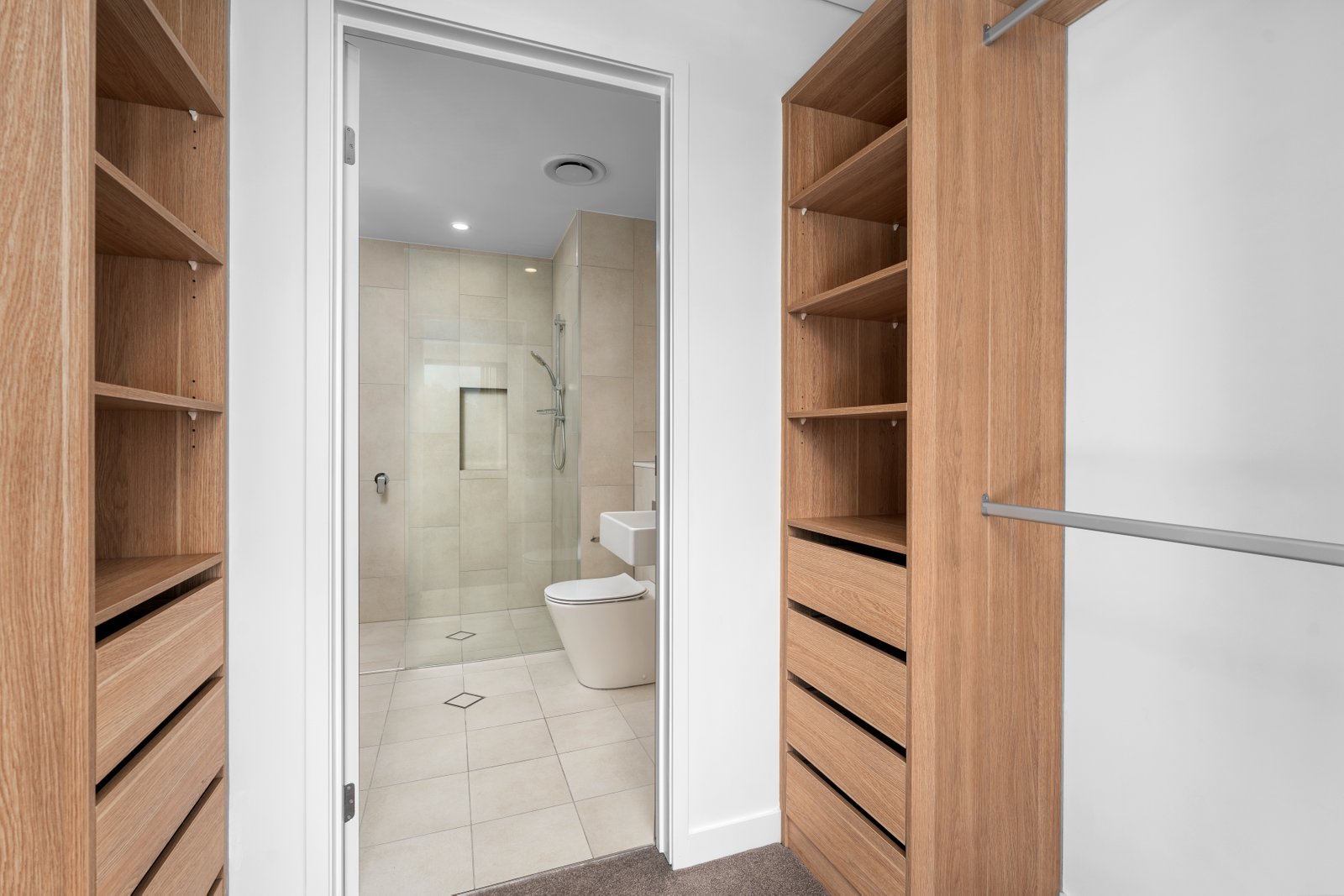 B411/83 Campbell Street WOLLONGONG 5