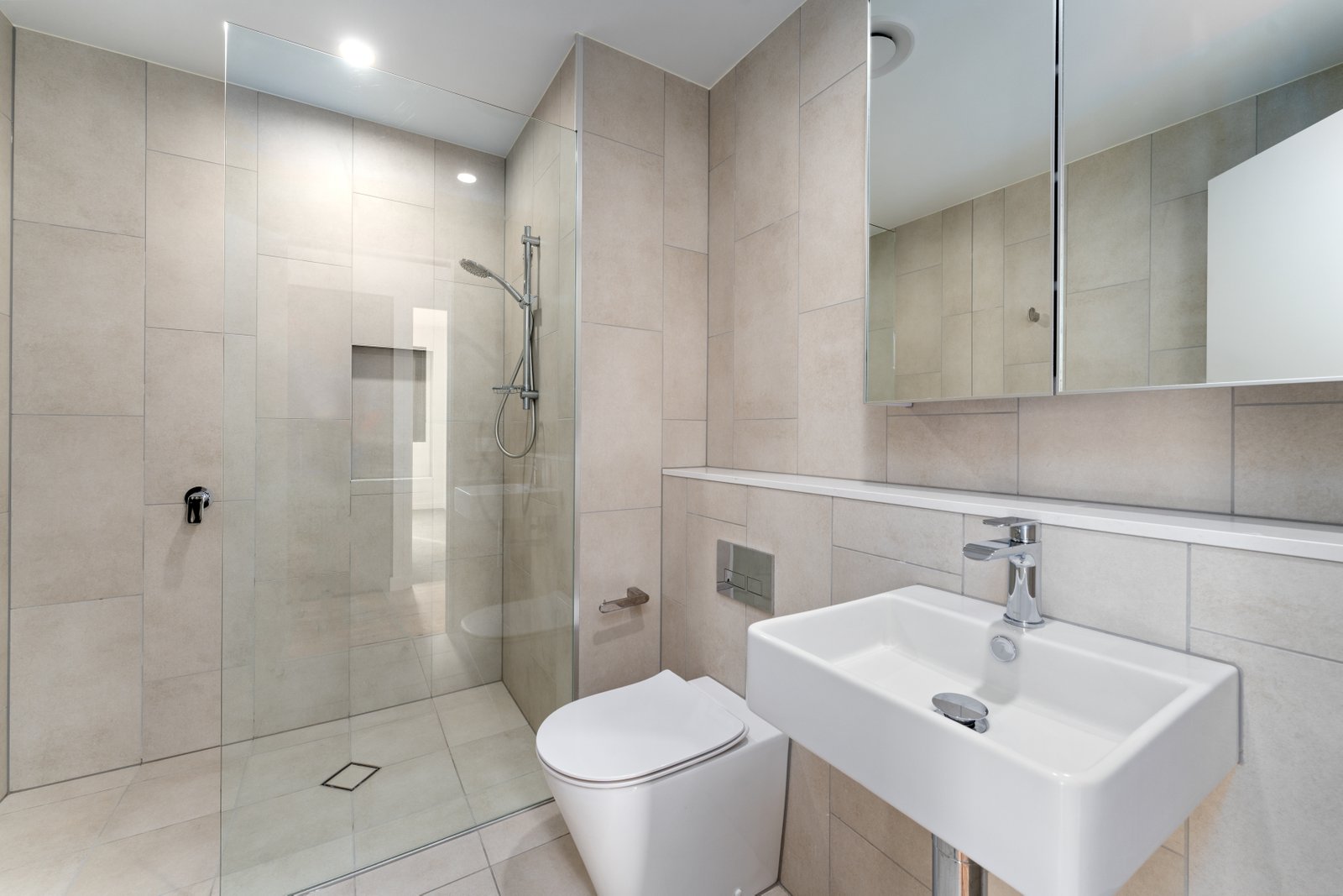 B411/83 Campbell Street WOLLONGONG 7