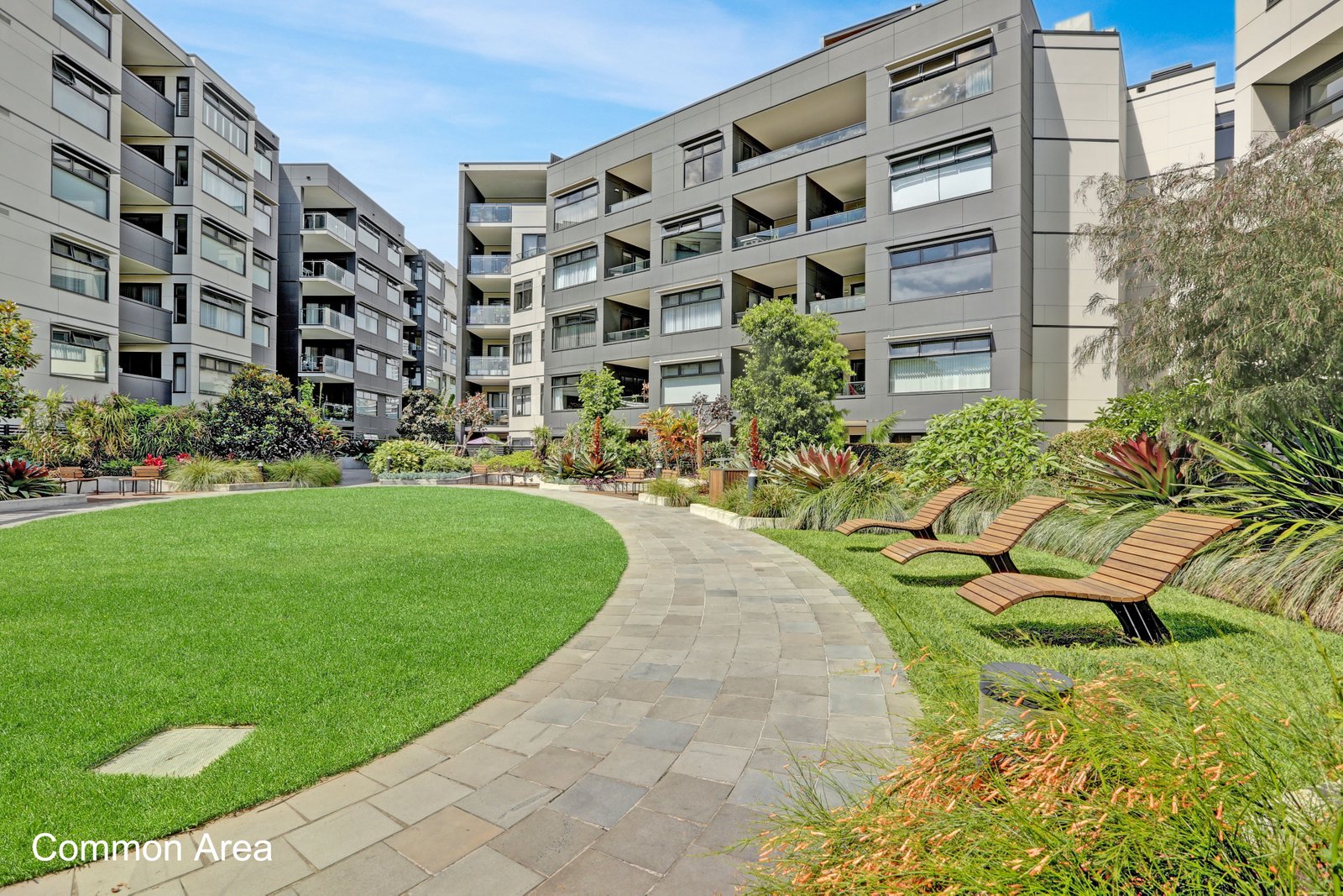 B411/83 Campbell Street WOLLONGONG 9