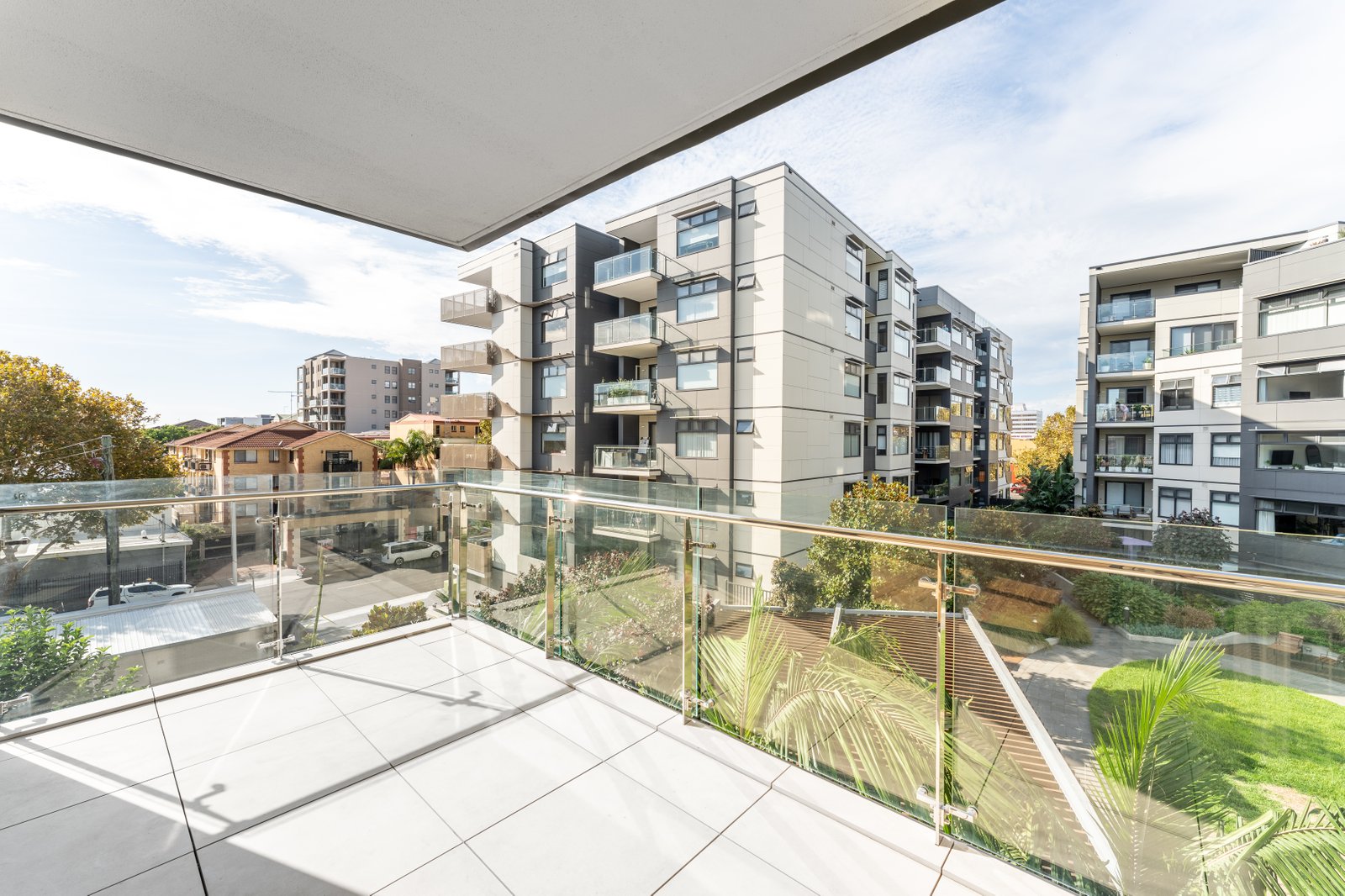 B411/83 Campbell Street WOLLONGONG 10