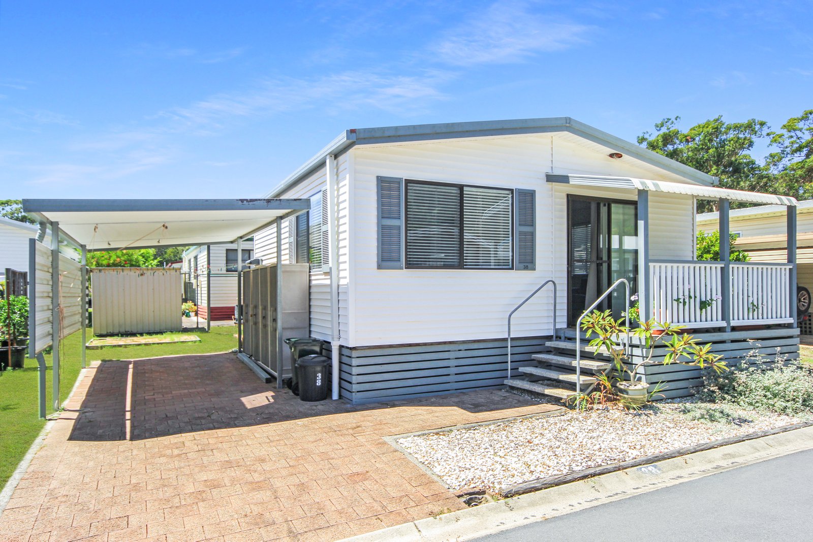  BONNY HILLS 1