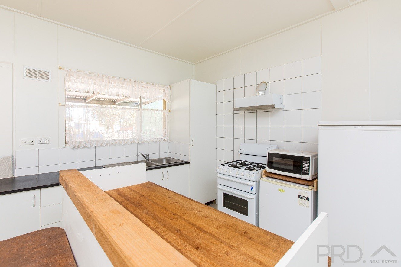 Cabin 13, 498 Sturt Highway (Sunraysia Holiday Park)  MILDURA 8