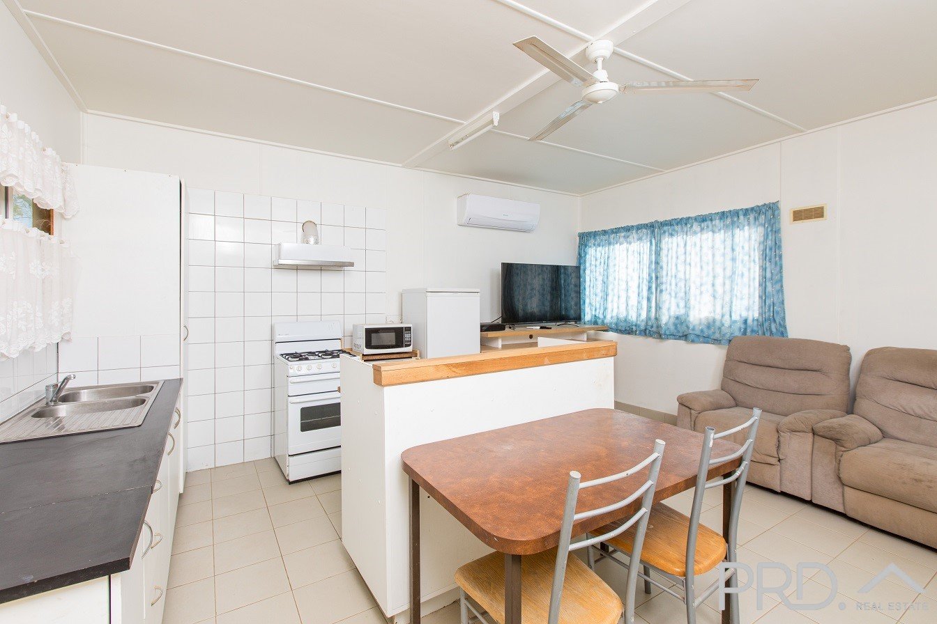 Cabin 13, 498 Sturt Highway (Sunraysia Holiday Park)  MILDURA 6