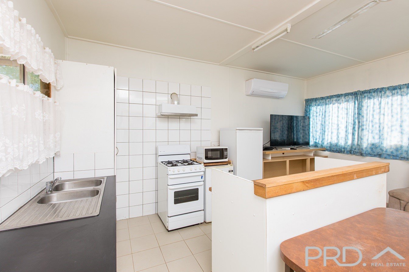 Cabin 13, 498 Sturt Highway (Sunraysia Holiday Park)  MILDURA 7