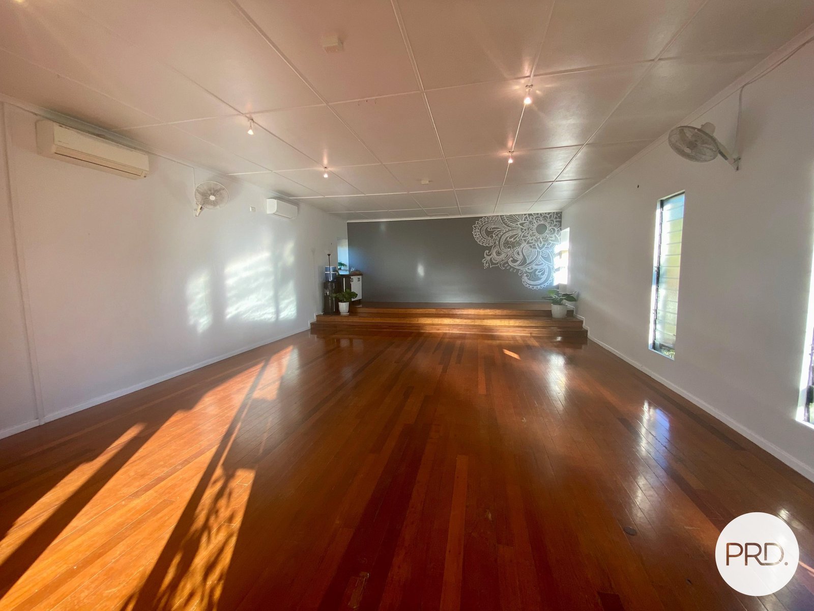 Chapel/76 Shute Harbour Road CANNONVALE 4