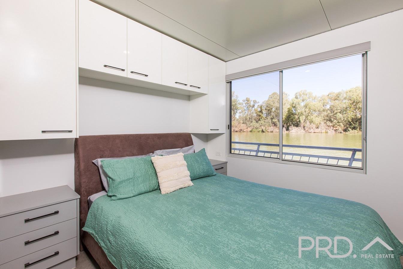 Cool Your Jets Houseboat, Bruces Bend Marina  NICHOLS POINT 12