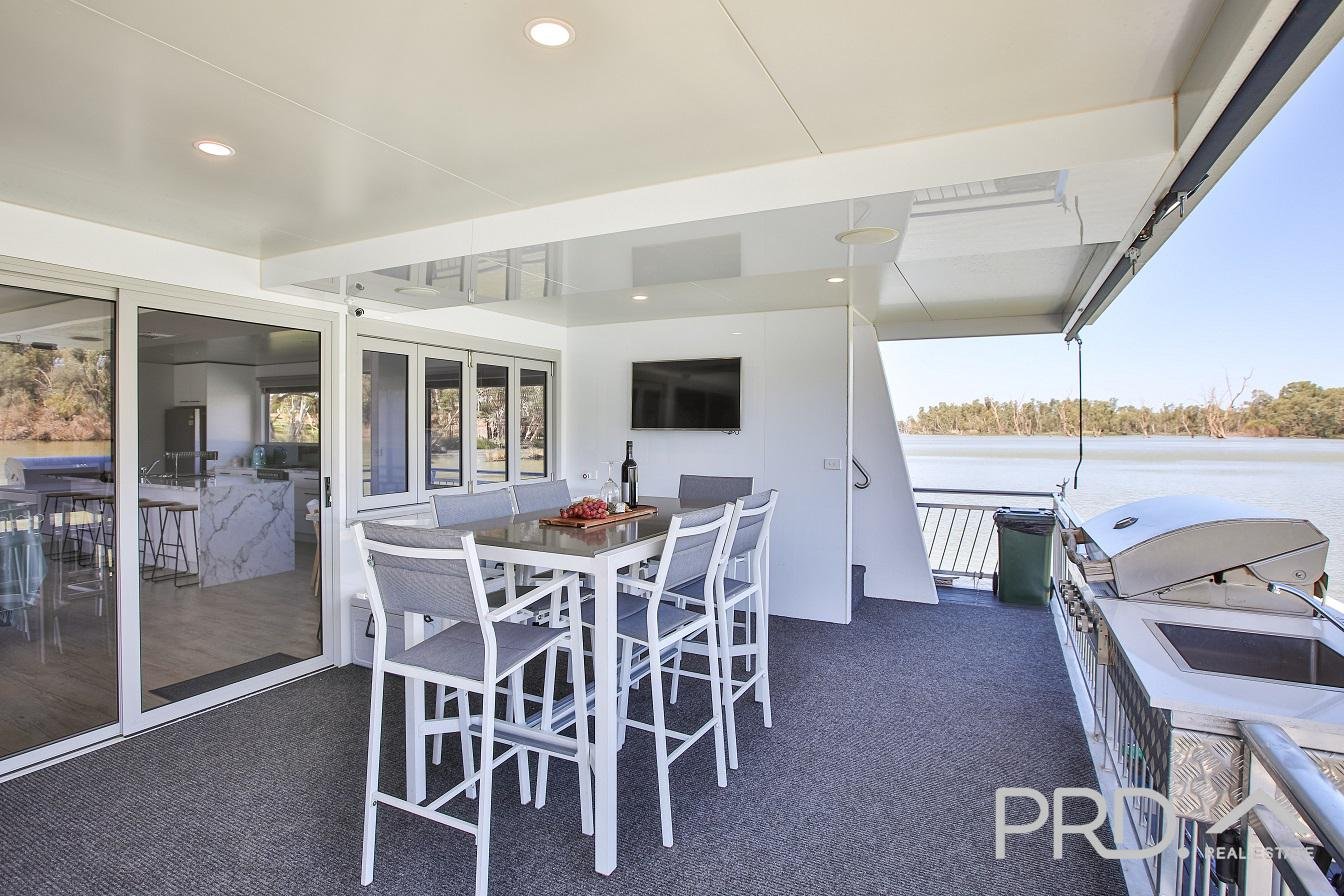 Cool Your Jets Houseboat, Bruces Bend Marina  NICHOLS POINT 17