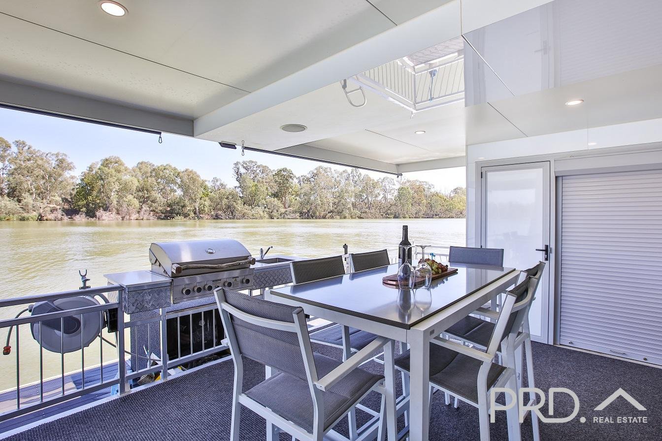 Cool Your Jets Houseboat, Bruces Bend Marina  NICHOLS POINT 18