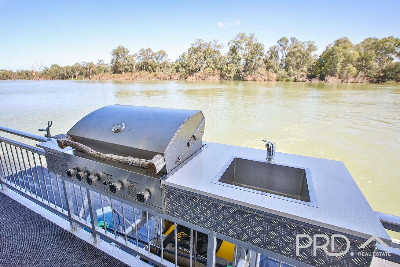 Cool Your Jets Houseboat, Bruces Bend Marina  NICHOLS POINT 19