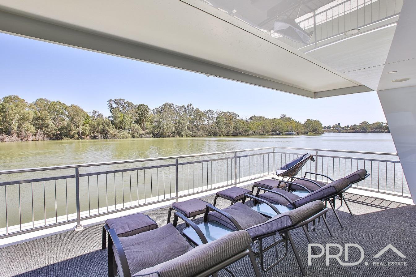 Cool Your Jets Houseboat, Bruces Bend Marina  NICHOLS POINT 24