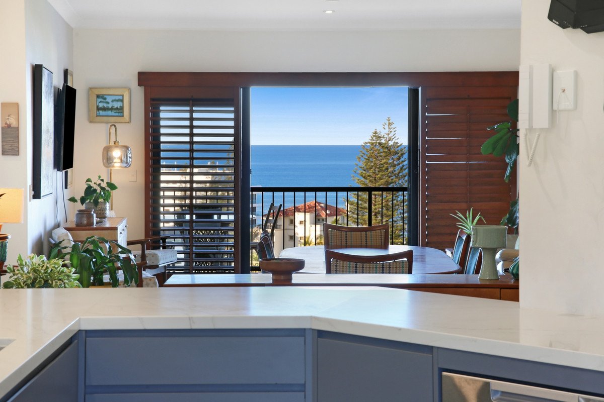 D21/1 Great Hall Drive Miami 1