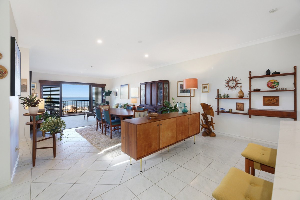 D21/1 Great Hall Drive Miami 3