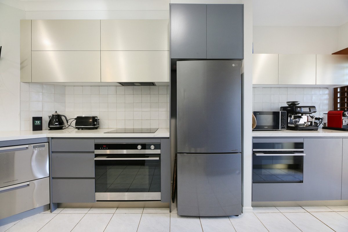 D21/1 Great Hall Drive Miami 8