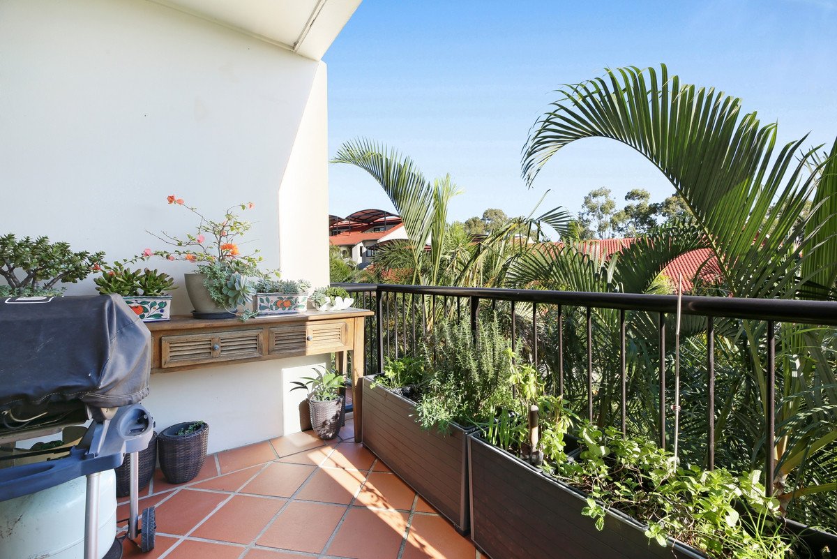 D21/1 Great Hall Drive Miami 11