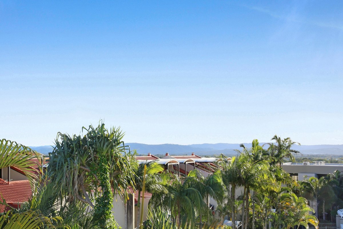 D21/1 Great Hall Drive Miami 12