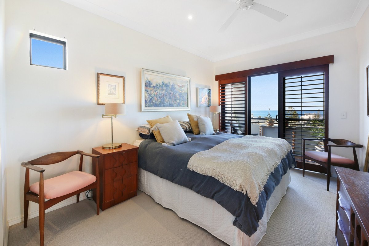 D21/1 Great Hall Drive Miami 14