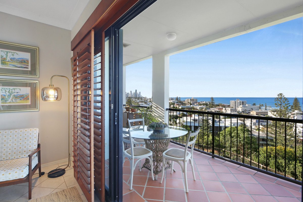 D21/1 Great Hall Drive Miami 15