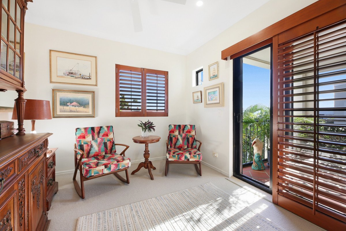 D21/1 Great Hall Drive Miami 17