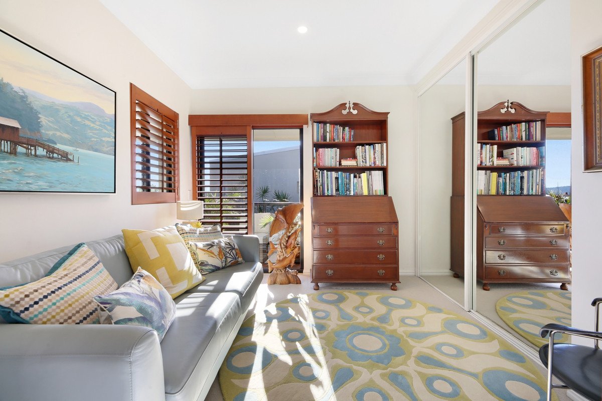 D21/1 Great Hall Drive Miami 18