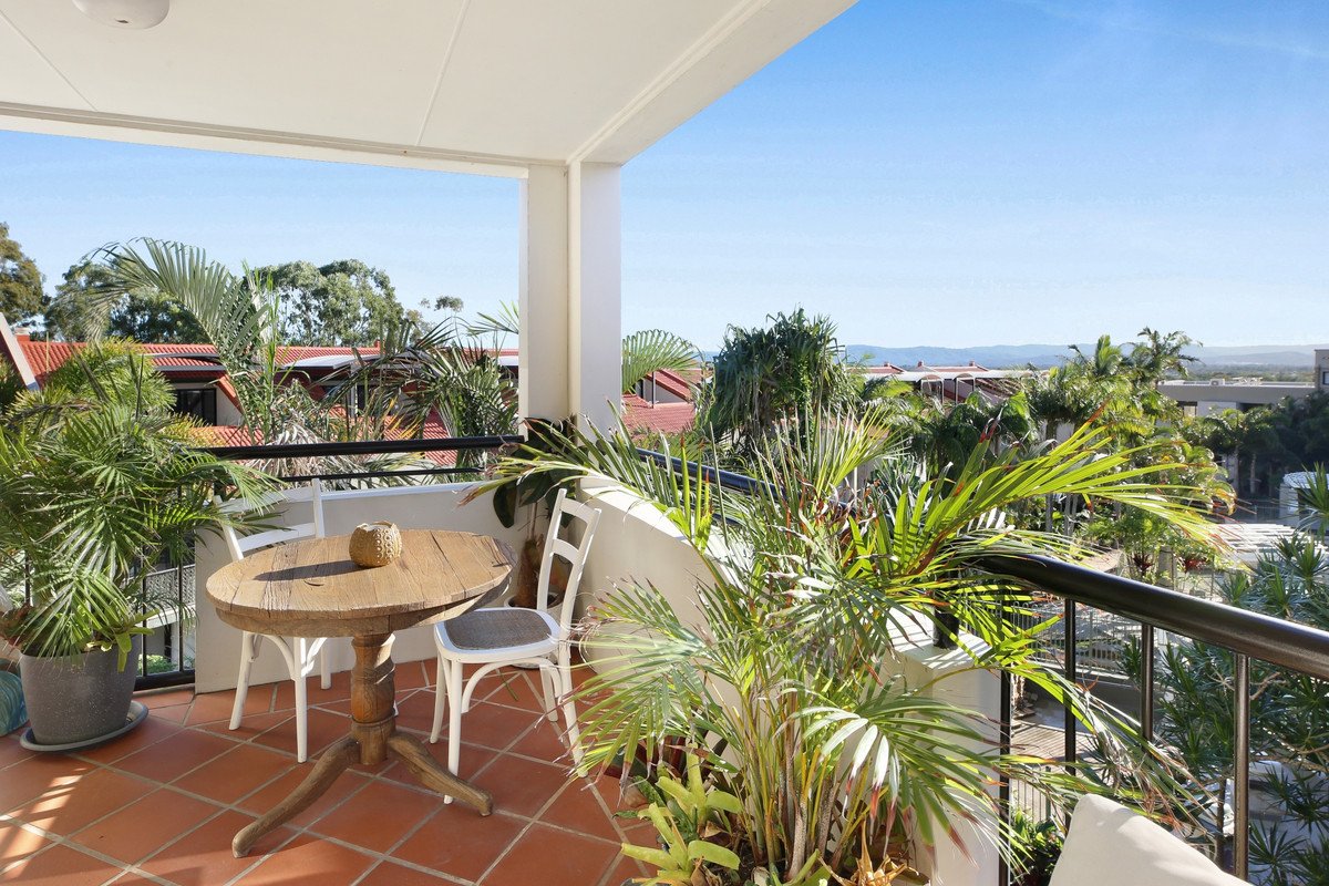 D21/1 Great Hall Drive Miami 20